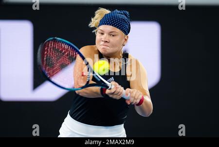 Diana Shnaider von Russland in der zweiten Runde des Australian Open 2023, Grand-Slam-Tennisturniers am 18. Januar 2023 in Melbourne, Australien, gegen Maria Sakkari von Griechenland – Foto: Rob Prange/DPPI/LiveMedia Stockfoto