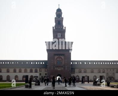 Architektonische Details des Castello Sforzesco (Castello Sforzesco), einer mittelalterlichen Festung aus dem 15. Jahrhundert, die sich in der Stadt Mailand, Italien, befindet Stockfoto