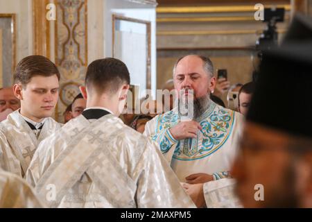 Nicht exklusiv: KIEW, UKRAINE - 19. JANUAR 2023 - Primatin der orthodoxen Kirche der Ukraine, Metropolitan Epifanii von Kiew und die gesamte Ukraine führt Dirigenten durch Stockfoto