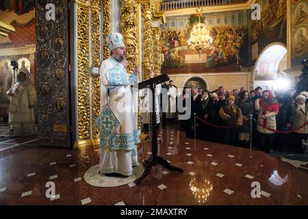 Nicht exklusiv: KIEW, UKRAINE - 19. JANUAR 2023 - Primatin der orthodoxen Kirche der Ukraine, Metropolitan Epifanii von Kiew und die gesamte Ukraine führt Dirigenten durch Stockfoto