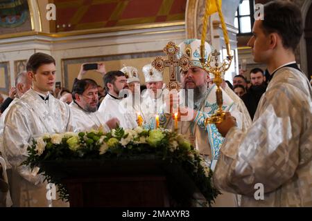 Nicht exklusiv: KIEW, UKRAINE - 19. JANUAR 2023 - Primatin der orthodoxen Kirche der Ukraine, Metropolitan Epifanii von Kiew und die gesamte Ukraine führt Dirigenten durch Stockfoto