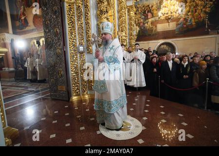 Nicht exklusiv: KIEW, UKRAINE - 19. JANUAR 2023 - Primatin der orthodoxen Kirche der Ukraine, Metropolitan Epifanii von Kiew und die gesamte Ukraine führt Dirigenten durch Stockfoto