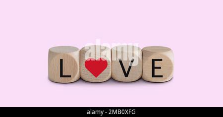 Liebeswürfel isoliert auf pinkfarbenem Hintergrund. Valentinstag-Konzept. Stockfoto