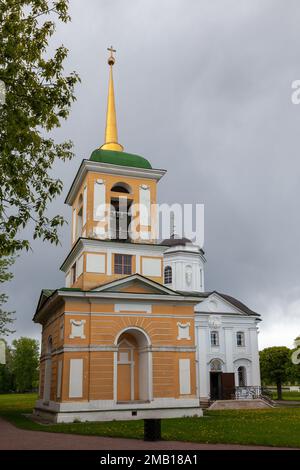 Kirche des barmherzigen Erlösers in Kuskovo, Moskau. Stockfoto