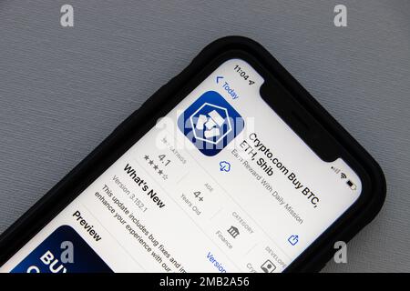 Vancouver, KANADA - Jan 14 2023 : Crypto.com App auf einem iPhone Bildschirm. Crypto.com ist ein in Singapur ansässiges Unternehmen für den Austausch von Kryptowährungen Stockfoto