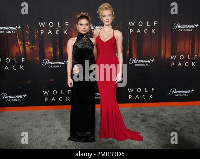 Los Angeles, USA. 19. Januar 2023. (L-R) Bella Shepard und Chloe Rose Robertson auf der Paramount's WOLF PACK Los Angeles Premiere, die am Donnerstag, den 19. Januar 2023, im Harmony Gold in Los Angeles, Kalifornien, stattfindet. (Foto: Sthanlee B. Mirador/Sipa USA) Guthaben: SIPA USA/Alamy Live News Stockfoto