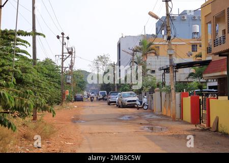 Dezember 17 2022 - Bidar, Karnataka in Indien: Straßenleben in einer kleineren Stadt in Zentralindien Stockfoto