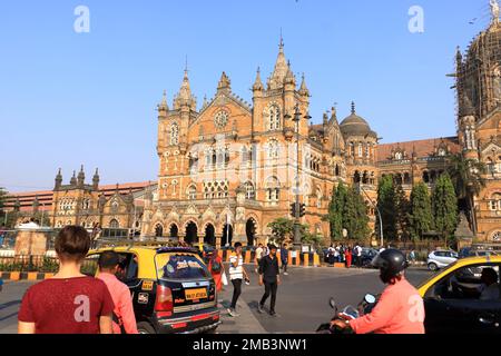 Dezember 21 2022 - Mumbai, Maharashtra in Indien: Chhatrapati Shivaji Maharaj Terminus oder Victoria Terminus ist ein historischer Bahnhof und UN Stockfoto
