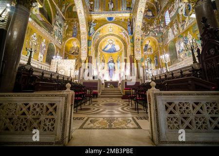 Bemalte Decken und Bögen der Palatin-Kapelle, Capella Palatina, im normannischen Palast, Palazzo dei Normanni, auch Königspalast von Palermo genannt. Stockfoto