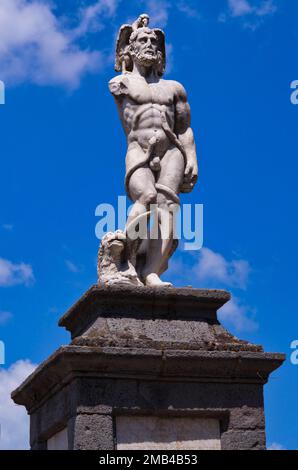 Randazzo-Vecchio-Statue vor der Kirche St. Nicholas, Chiesa San Nicola, Chiesa San Nicolo di Bari, Randazzo, Sizilien, Italien Stockfoto