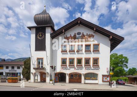 Rathaus mit Touristeninformation, Rottach-Egern, Tegernsee, Oberbayern, Bayern, Deutschland Stockfoto