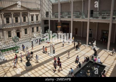 Charles Engelhard Court im Metropolitan Museum of Art (The MET), Upper East Side, New York Stockfoto