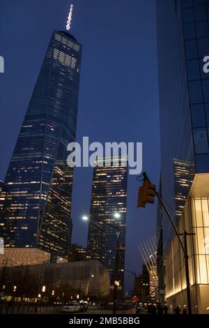 Nachtsicht auf das World Trade Center in New York Stockfoto