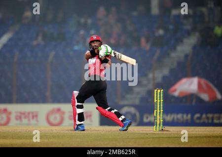 Fortune Barishal Batter Iftikhar Ahmed zerschmetterte neun Sechsen und sechs Vierer und trieb sich in eine Jungfrau aus dem T20. Jahrhundert gegen Rangpur-Reiter, um der zu werden Stockfoto