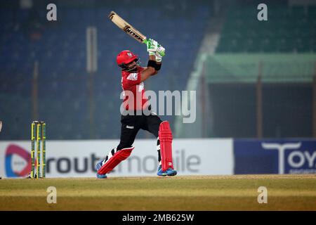 Fortune Barishal Batter Iftikhar Ahmed zerschmetterte neun Sechsen und sechs Vierer und trieb sich in eine Jungfrau aus dem T20. Jahrhundert gegen Rangpur-Reiter, um der zu werden Stockfoto