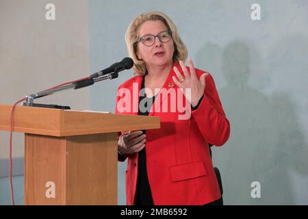 Nicht exklusiv: CHORNOMORSK, UKRAINE - 19. JANUAR 2023 - Bundesministerin für wirtschaftliche Zusammenarbeit und Entwicklung Deutschlands Svenja Schulze is pictur Stockfoto