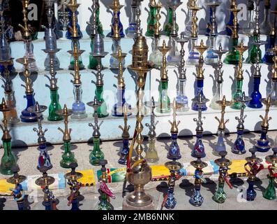 Shisha-Rohre aus Luxor Egypt werden auf dem Basar verkauft Stockfoto