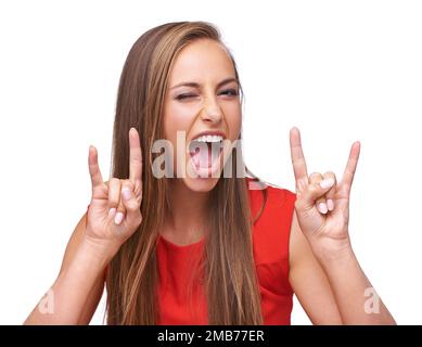 Rock, Handzeichen und Porträt einer Frau auf weißem Hintergrund für Freiheit, Energie und Heavy-Metal-Musik. Comic, Emoji und Gesicht des Mädchens isoliert in Stockfoto