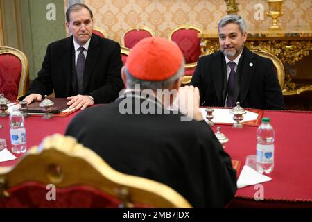 Italien, Rom, Vatikan, 2023/01/20. Papst Franziskus erhält im Publikum H.E. Mario Abdo Benitez, Präsident der Republik Paraguay im Vatikan. Foto: Vatikanische Medien/katholische Presse Foto/Hans Lucas. BESCHRÄNKT AUF REDAKTIONELLE VERWENDUNG - KEIN MARKETING - KEINE WERBEKAMPAGNEN. Italien, Rom, Vatikan, 2023/01/20. Papst Franziskus erhält im Publikum H.E. Mario Abdo Benitez, Präsident der Republik Paraguay im Vatikan. Foto: Vatikanische Medien/katholische Presse Foto NUR FÜR REDAKTIONELLE ZWECKE - KEIN MARKETING - KEINE WERBEKAMPAGNEN. Kredit: Independent Photo Agency Srl/Alamy L Stockfoto