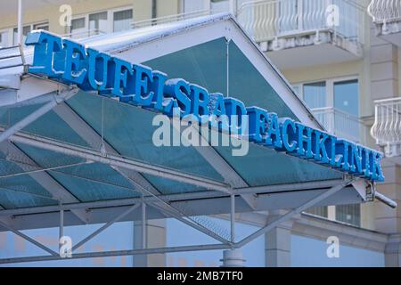 Blankenburg, Deutschland. 20. Januar 2023. Blick auf den Eingangsbereich der Celenus-Teufelsbad-Fachklinik Blankenburg. Kredit: Matthias Bein/dpa/Alamy Live News Stockfoto