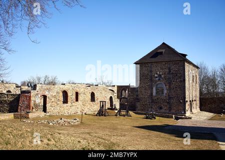 CHEB, TSCHECHISCHE REPUBLIK - 12. MÄRZ 2022: Ruinen einer gotischen Burg im Frühling Stockfoto