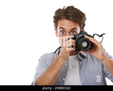 Sagen Sie Cheese. Porträt eines attraktiven jungen Fotografen, der ein Foto von Ihnen macht. Stockfoto
