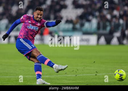 Turin, Italien. 19. Januar 2023. Danilo vom FC Juventus in Aktion während des Fußballspiels Coppa Italia 2022/23 zwischen dem FC Juventus und dem AC Monza im Allianz Stadium. Endergebnis: Juventus 2:1 Monza. (Foto: Fabrizio Carabelli/SOPA Images/Sipa USA) Guthaben: SIPA USA/Alamy Live News Stockfoto