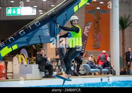 Die Trenn-Sportfolien und Flügelfolien werden vom 21. Bis 29. Januar 2023 in Halle 17, der Messe Boot 2023 in Düsseldorf, präsentiert, und am 20. Januar 2023 wird die Messe besichtigt. Stockfoto