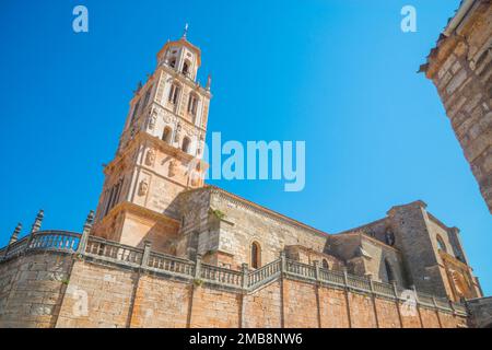 Fassade der Kirche Nuestra Señora de la Asuncion. Santa Maria del Campo, Provinz Burgos, Castilla Leon, Spanien. Stockfoto