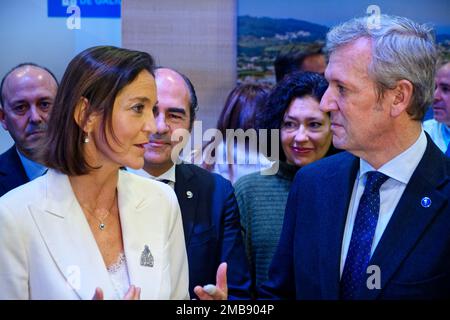 Madrid, Spanien. 20. Januar 2023. FITUR the International Tourism Fair of Spain 2023. Maria Reyes Maroto, derzeitige Ministerin für Industrie, Handel und Tourismus und Kandidatin der Sozialistischen Partei von Madrid als Bürgermeisterin für die Kommunalwahlen im Mai 2023 und Alfonso Rueda, derzeitiger Präsident der Junta de Galicia. IFEMA, Madrid, Spanien. Kredit: EnriquePSans/Alamy Live News Stockfoto