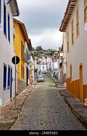 SAO JOAO DEL REI, MINAS GERAIS, BRASILIEN - 25. JANUAR 2020: Typische Straße im historischen Zentrum Stockfoto