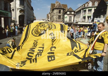 Gelsenkirchen, Deutschland. 16. Januar 2023. firo : 20.04.1993 Fußball: Fußball: Fotos archivieren, Foto archivieren, Bilder archivieren, archivieren, Europa League. UEFA Cup Saison 1992/1993, 92/93, Halbfinale, Second Leg AJ Auxerre - BVB, Borussia Dortmund 5:6 ie Fans Credit: dpa/Alamy Live News Stockfoto