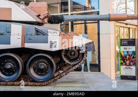 London, Großbritannien. 20. Januar 2023. Ein Challenger-II-Panzer vor dem National Army Museum. In diesem Fall handelt es sich um ein Museumsstück, weil es seit langem im Dienst ist, aber es entspricht den 14, die die britische Regierung der Ukraine zugesagt hat. Kredit: Guy Bell/Alamy Live News Stockfoto