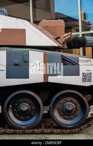 London, Großbritannien. 20. Januar 2023. Ein Challenger-II-Panzer vor dem National Army Museum. In diesem Fall handelt es sich um ein Museumsstück, weil es seit langem im Dienst ist, aber es entspricht den 14, die die britische Regierung der Ukraine zugesagt hat. Kredit: Guy Bell/Alamy Live News Stockfoto