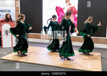 Flämisch. Frauen, die Flamenco machen. FITUR. Ifema. Tourismusmesse. Veranstaltung, die jährlich in Ifema in Madrid, Spanien, stattfindet. MADRID Stockfoto