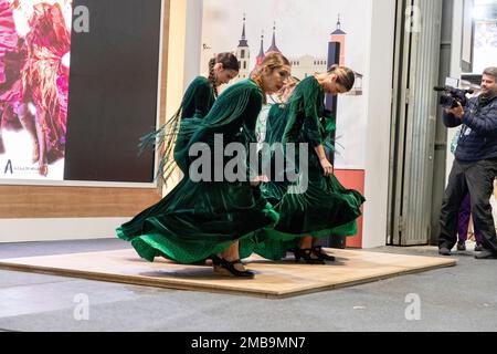 Flämisch. Frauen, die Flamenco machen. FITUR. Ifema. Tourismusmesse. Veranstaltung, die jährlich in Ifema in Madrid, Spanien, stattfindet. MADRID Stockfoto