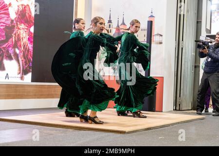 Flämisch. Frauen, die Flamenco machen. FITUR. Ifema. Tourismusmesse. Veranstaltung, die jährlich in Ifema in Madrid, Spanien, stattfindet. MADRID Stockfoto