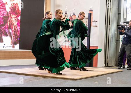 Flämisch. Frauen, die Flamenco machen. FITUR. Ifema. Tourismusmesse. Veranstaltung, die jährlich in Ifema in Madrid, Spanien, stattfindet. MADRID Stockfoto