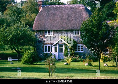 Strohgedeckte Hütte in Lockeridge, Wiltshire, Großbritannien Stockfoto