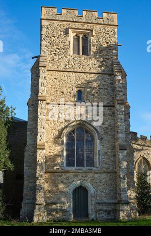 Der All Saints-Kirchturm aus dem 15. Jahrhundert, Edmonton, North London, Großbritannien Stockfoto