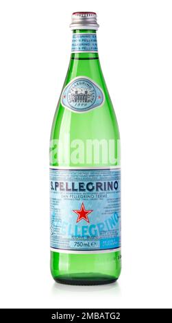 CHISINAU, MOLDAWIEN - Dezember 15: 2017 Uhr: Flasche Wasser von San Pellegrino isoliert auf weißem Hintergrund. San Pellegrino ist seit 1997 im Besitz von Neste und ein I. Stockfoto