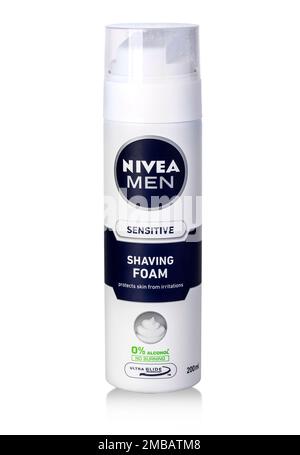 CHISINAU, MOLDAWIEN - 06. März 2016: Can of Nivea Men. Rasiergel. Die Marke Nivea gehört der deutschen Beiersdorf AG. Stockfoto