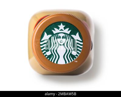 Chisinau, Moldawien - 15. Dezember 2017: Starbucks Logo Kaffeeflasche isoliert auf weißem Hintergrund. Starbucks ist das weltweit größte Kaffeehaus mit Stockfoto