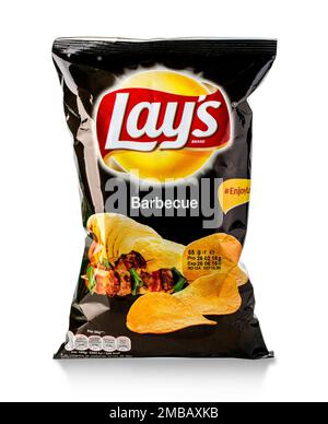 Chisinau, Moldawien   25. März 2016: Beutel Frito Lay Barbecue Kartoffelchips. Frito-Lay ist der weltweit größte verteilte Snack. Stockfoto