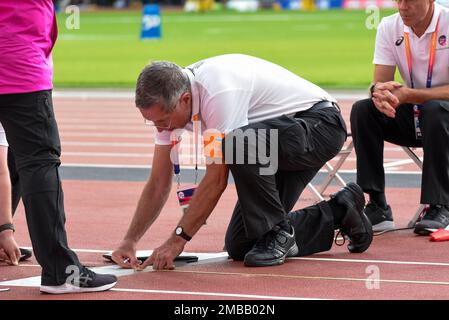 Offizieller Teilnehmer der Para Athletic World Championships 2017 im Olympiastadion, London, Großbritannien, mit Messung für das Langsprung-Event. Klasse T37 Stockfoto