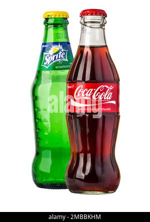 CHISINAU, MOLDAWIEN - 14. November 2015, Coca-Cola, Sprite-Flaschen, isoliert auf weißem Hintergrund. Die drei beliebten Drinks der Coca-Cola Stockfoto