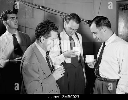 Porträt von Morty Palitz, Jack Hotop, Joe Mooney und Andy Fitzgerald, Decca Studio, New York, New York, Ca. Dez. 1946. Stockfoto