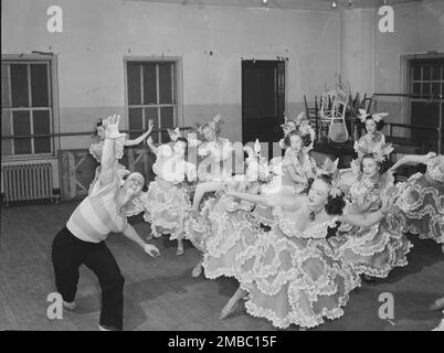 Portrait von Lee Sherman, Radio City Music Hall, New York, New York, New York, New York, Kalifornien. Juni 1947. Stockfoto