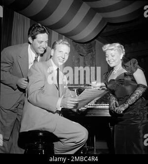 Porträt von Skitch Henderson und Andy Russell, Eddie Condon's, New York, New York, New York, Ca. Aug. 1947. Stockfoto