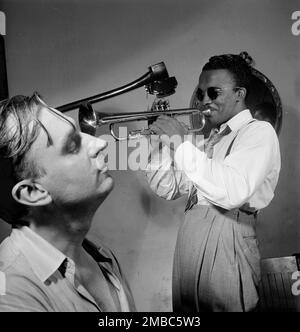 Porträt von Howard McGhee und Brick FLeague, New York, New York, New York, Kalifornien. September 1947. Stockfoto